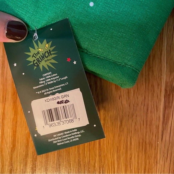 NWT GRINCH CHRISTMAS OVEN MITTS - Picture 3 of 8